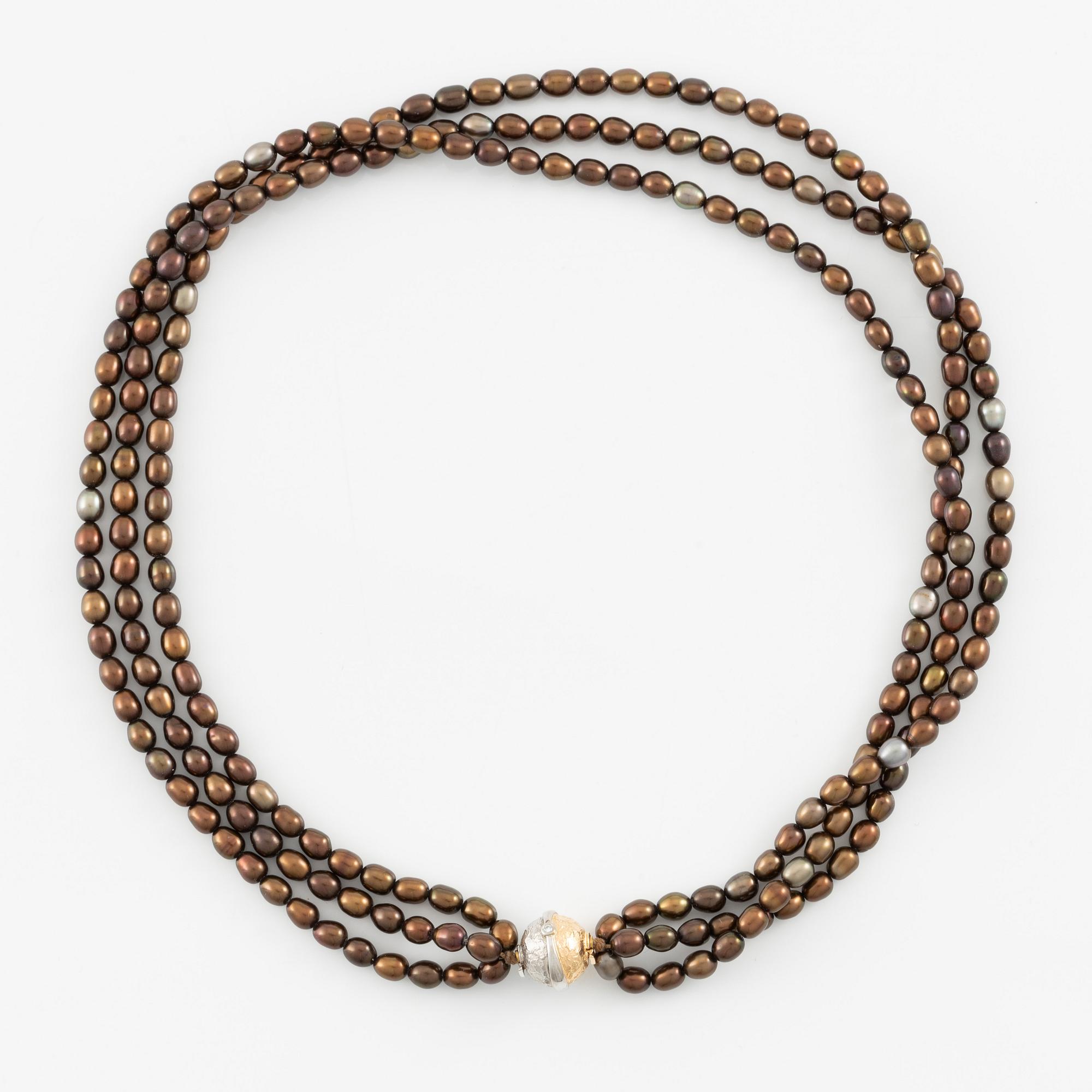 Per Borup, necklace of cultured coloured freshwater pearls, clasp 18K gold with diamonds.