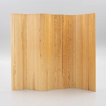 Alvar Aalto, a model 100 screen/room divider, Artek, Finland, 21st century.