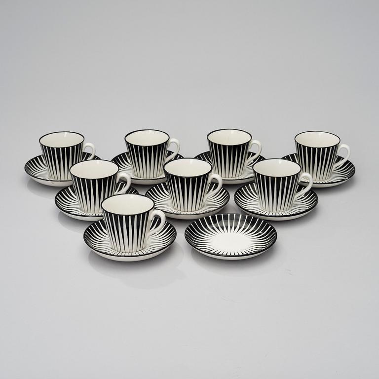 EUGEN TROST, 8 kaffekoppar med 9 fat, flintgods, "Zebra", Gefle. I produktion 1955-1967.