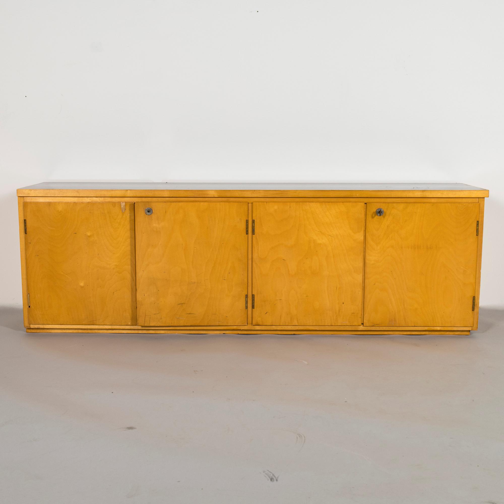 Artek Design, sideboard beställningsarbetet tillverkare O.Y. Huonekalu- ja Rakennustyötehdas A.B., 1952.