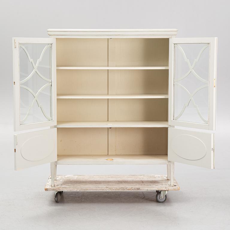 Vitrinskåp, 1900-talets början.