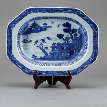 UNDERFAT, porslin, Kina, 1700-tal.