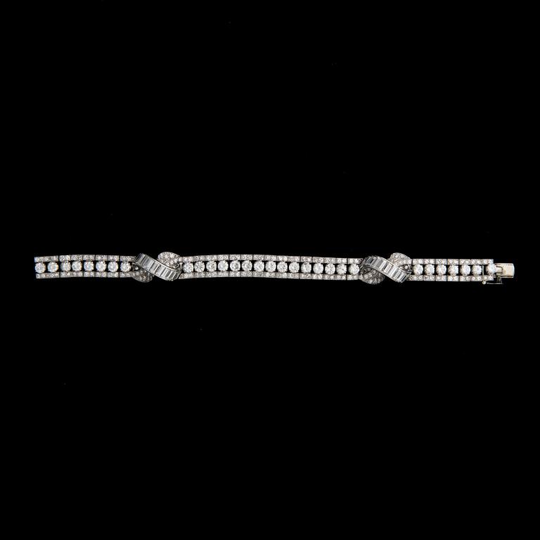RANNEKORU, briljantti-, baguette- ja 8/8-hiotut timantit, platinaa. Drayson London.