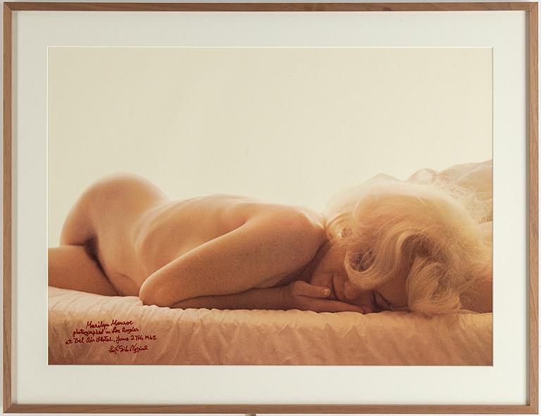 Leif-Erik Nygårds, offsettryck, signarat "Marilyn Monroe photographed in Los Angeles at Bel Air Hotel, June 27th 1962".