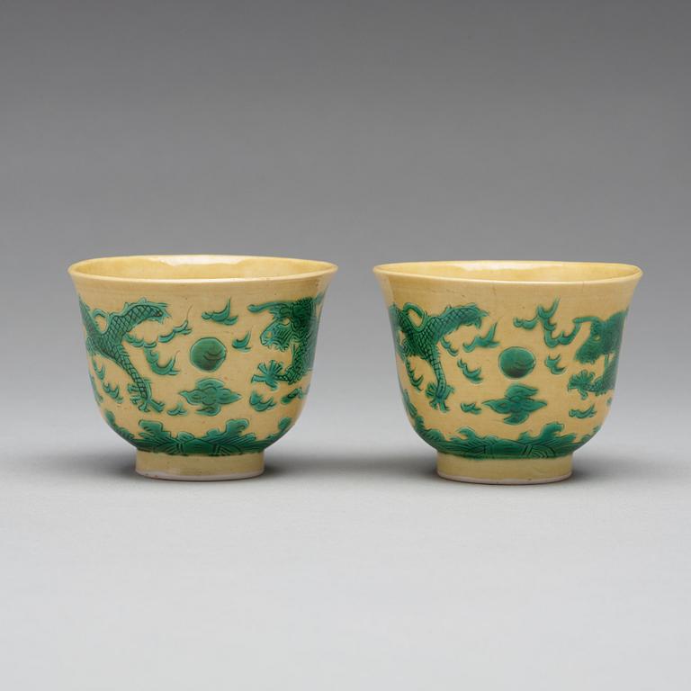 A pair of yellow glazed tea cups with stands, Qing dynasty with Guangxus six character mark (1875-1908).