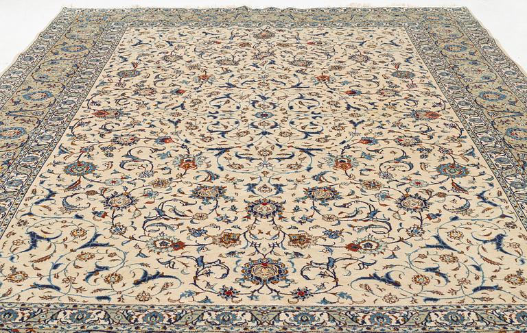 A Keshan carpet, c. 395 x 295 cm.