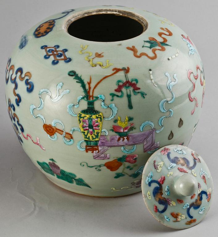 LOCKURNA, porslin, Kina 1800-tal.