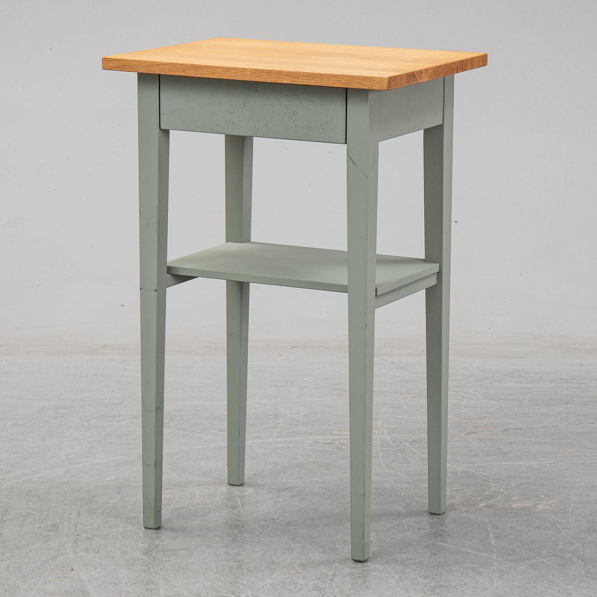 SÄNGBORD, Norrgavel.