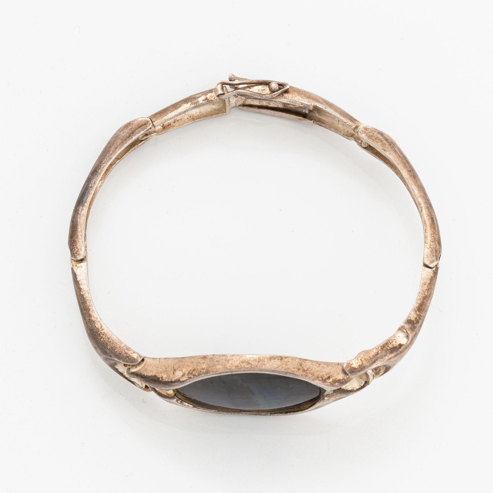 Siro Koru, bracelet sterlingsilver with labradorite.