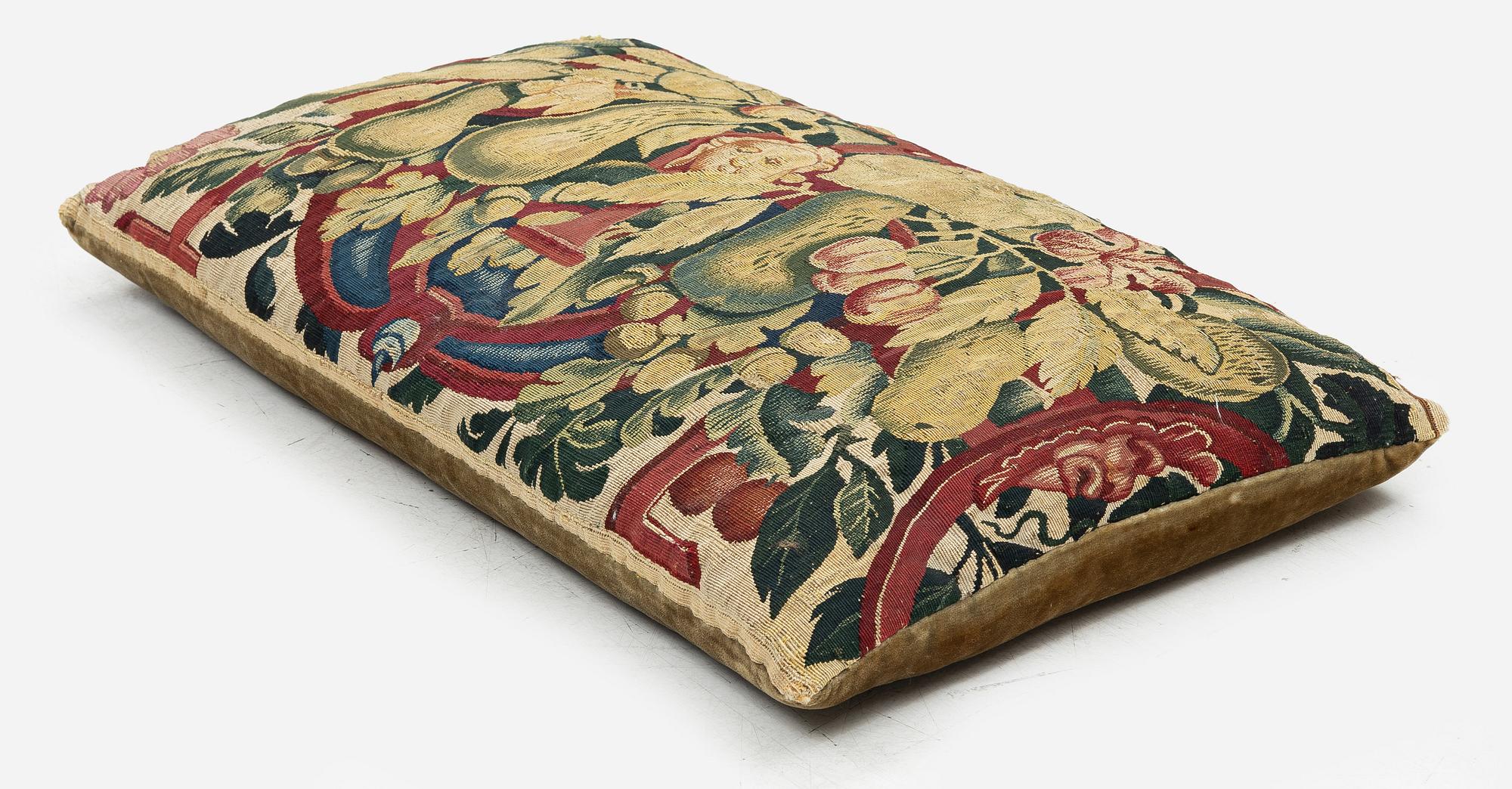 Fragment av vävd tapet, gobelängteknik, ca 57 x 36 cm, tillskriven Frans Geubels ateljé sent 1500-tal.