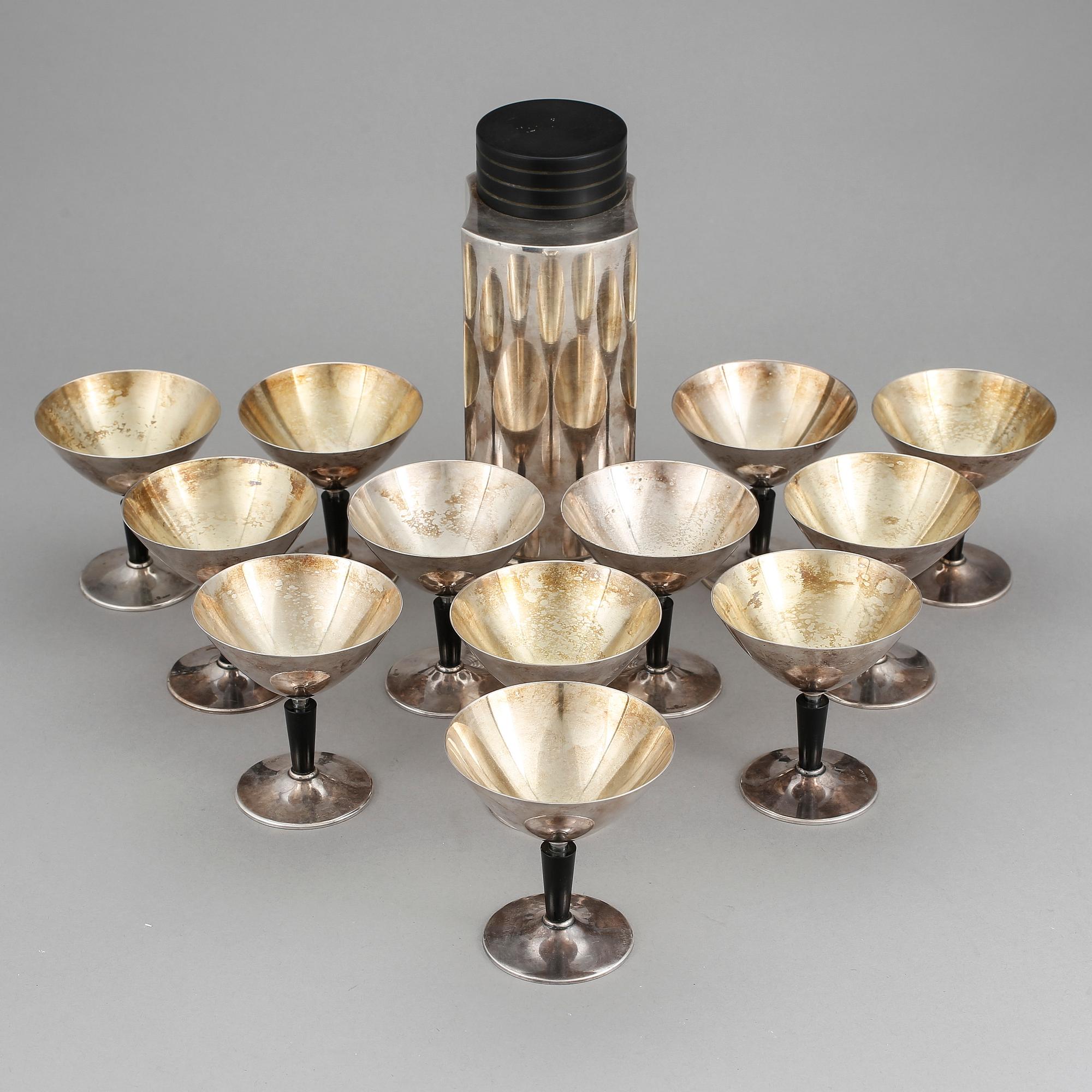 SHAKER samt COCKTAILGLAS, nysilver, 13 delar, Folke Ahrström, GAB, 1936 - 1940, Stockholm.