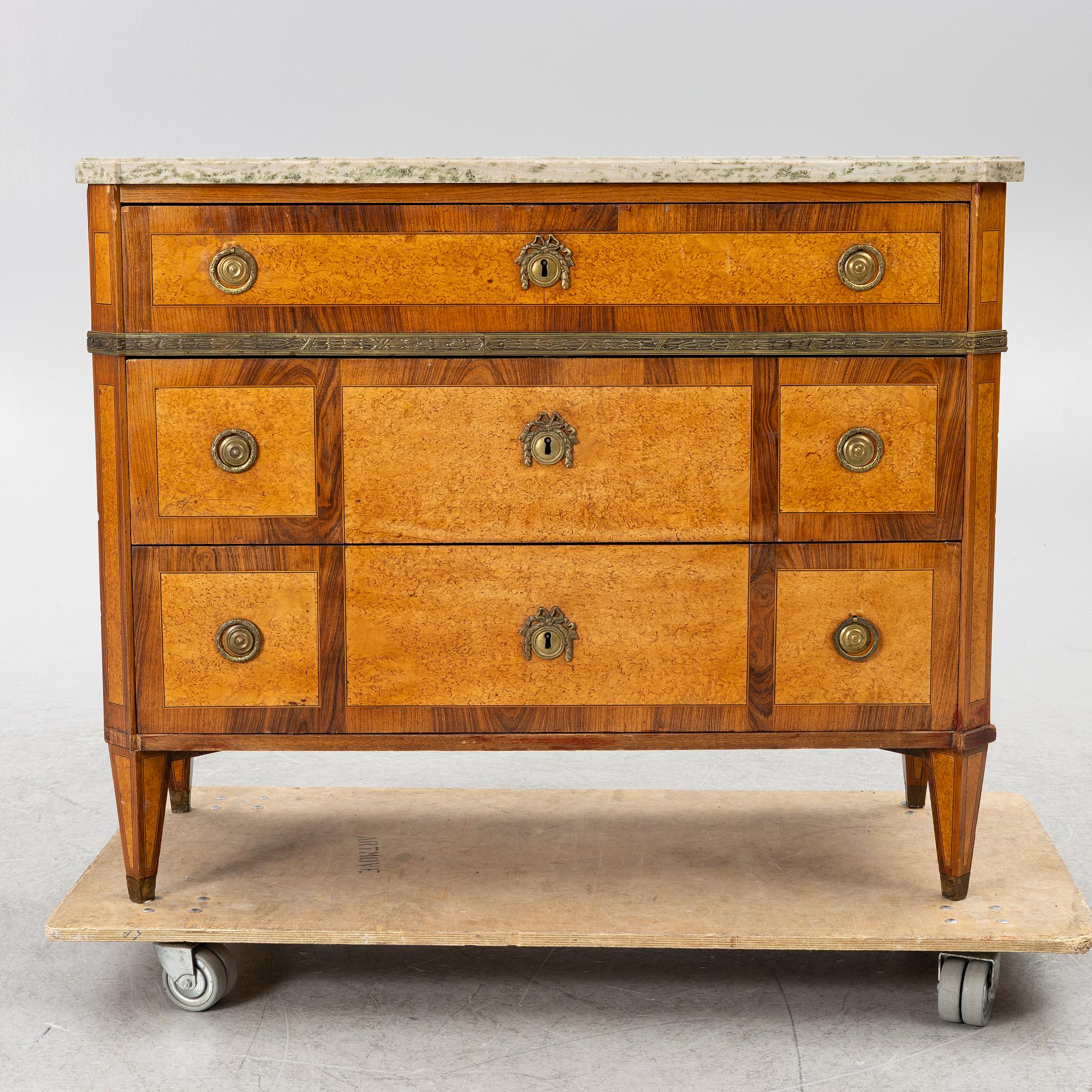 Chest of drawers, Gustavian style, 19th century.