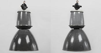 INDUSTRILAMPOR, ett par, 1900-tal. Höjd 90 cm.