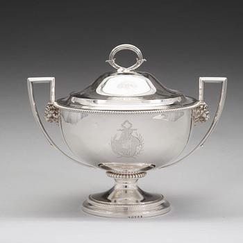 An English early 19th century silver tureen, mark of Paul Storr, london 1803.