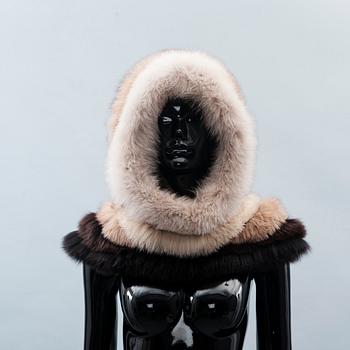 HUVA, Gucci.