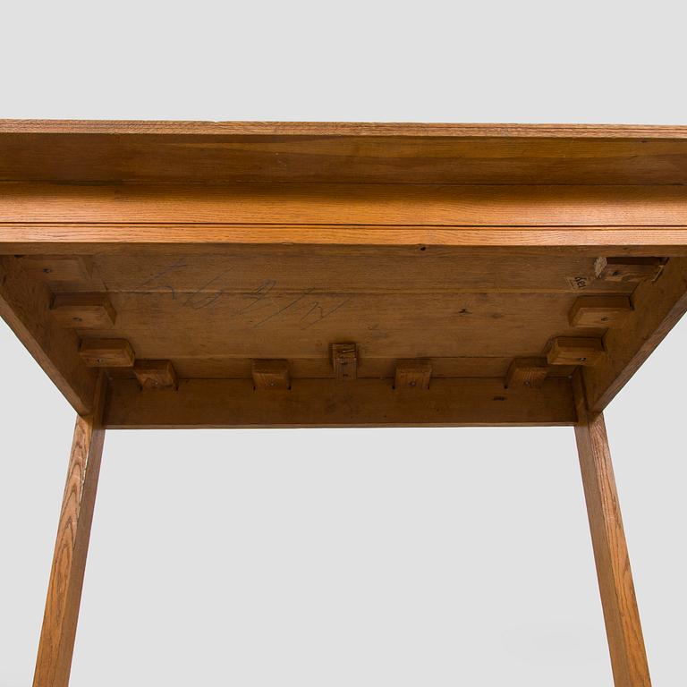 Louis Sparre, A table and two chairs for Aktiebolaget Iris, Borgå around 1900.