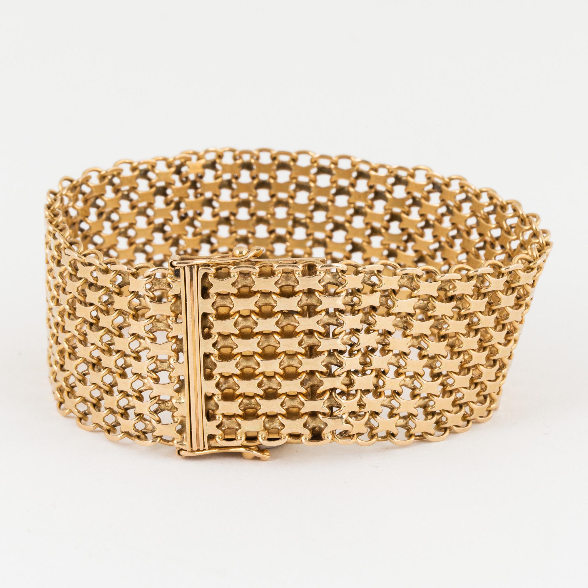 18K gold bracelet.
