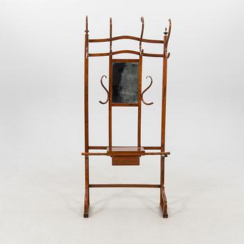 Hallmöbel/rockhängare 1900-talets första hälft.
