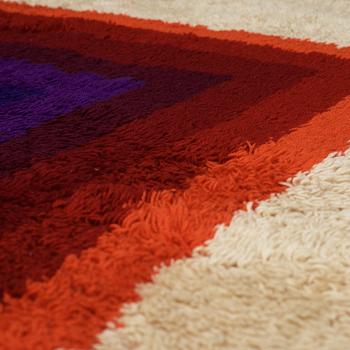 MATTA. "Square, Multi colour". Maskingjord rya. 199,5 x 137 cm. Komponerad av Verner Panton.