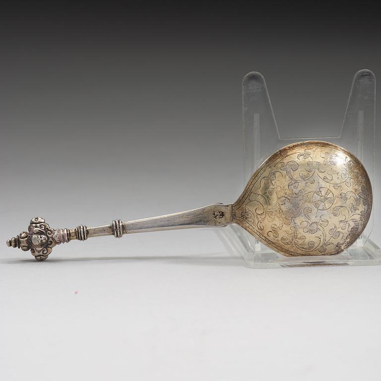 A Swedish 17th century silver-gilt spoon, mark probably of Matts Eriksson (Stockholm -1595-1624).