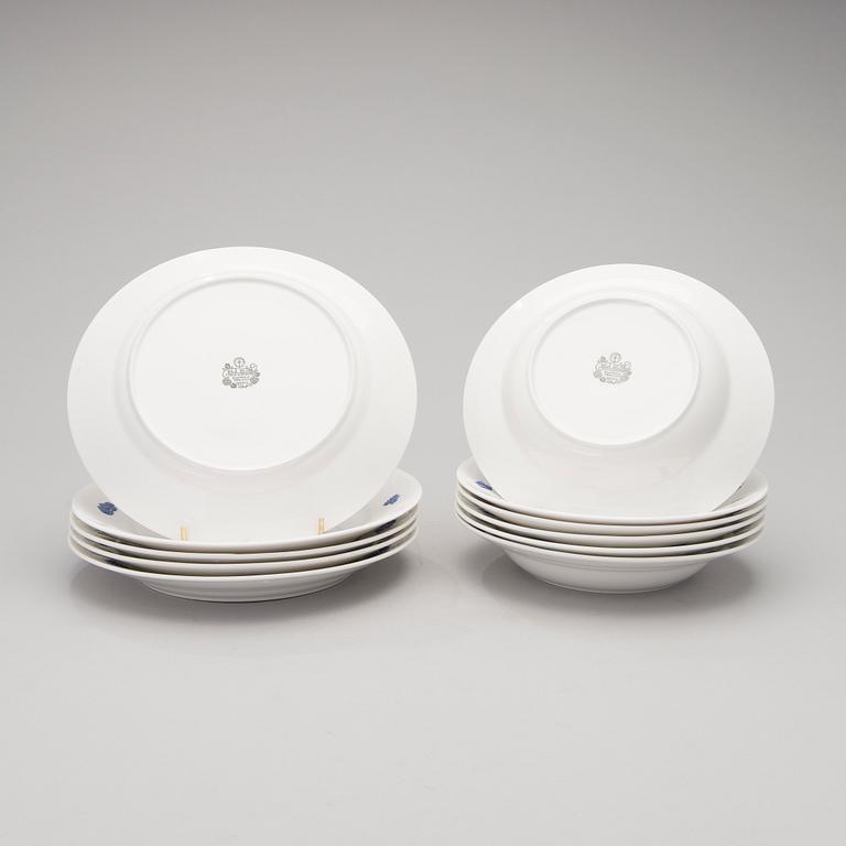 A 43-piece porcelain dinnerware set, "Blå blom", Gustavsberg.