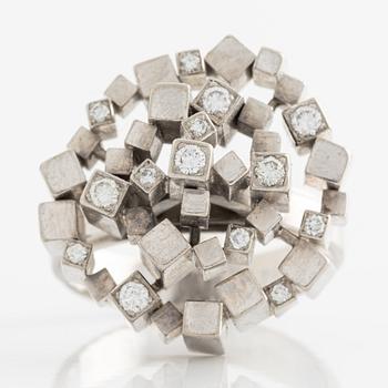 Ring, white gold with brilliant-cut diamonds.