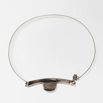 Mauno Honkanen, ARMRING, 916 silver, kalcedon A. Tillander 1962.