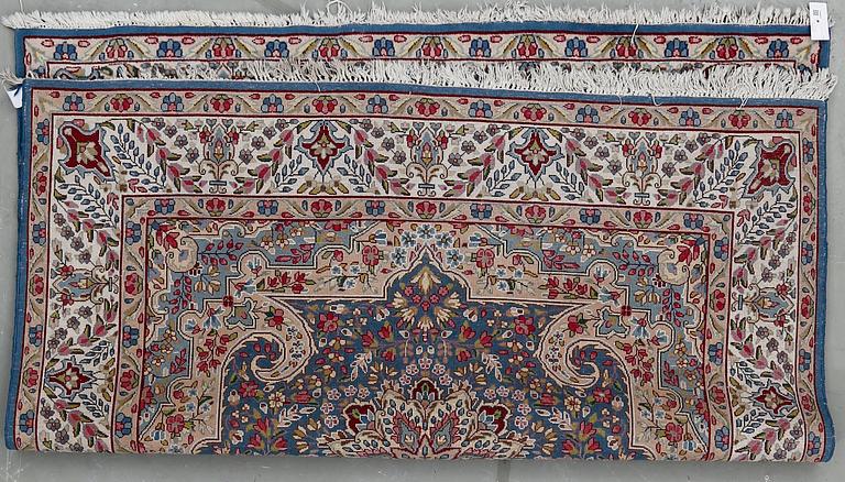 MATTA, old Kirman. Ca 200x196 cm.