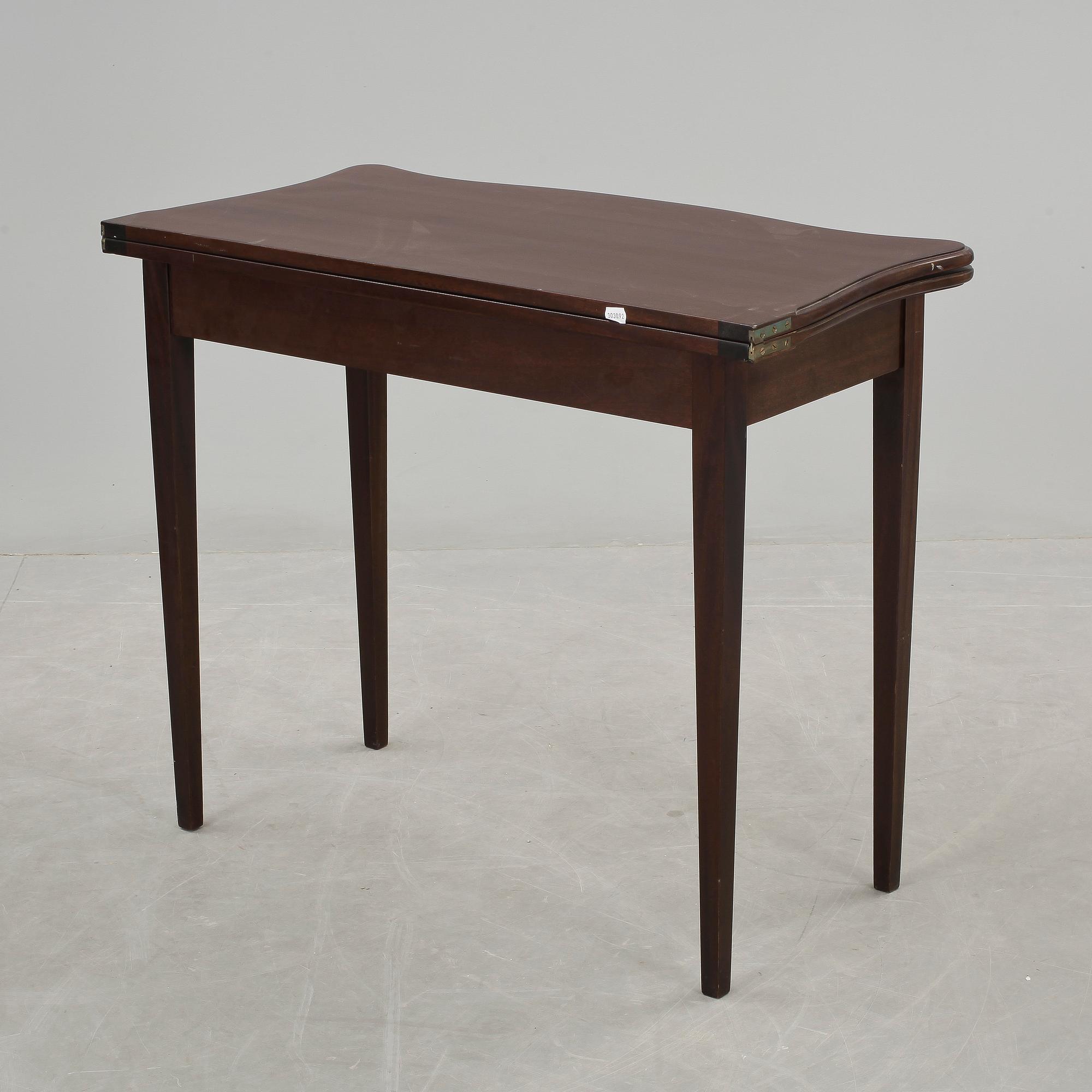 SPELBORD. Engelsk stil. 1900-tal.