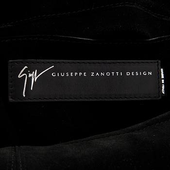 Giuseppe Zanotti, väska.