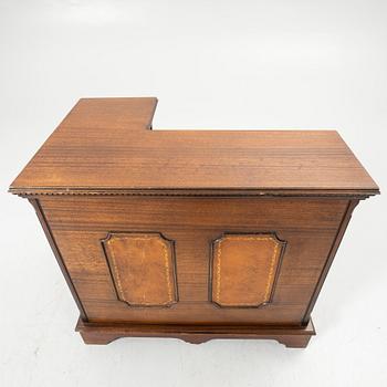 Bar counter, English style, 20th century.