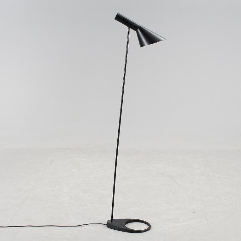 GOLVLAMPA. "AJ", Arne Jacobsen. Louis Poulsen.