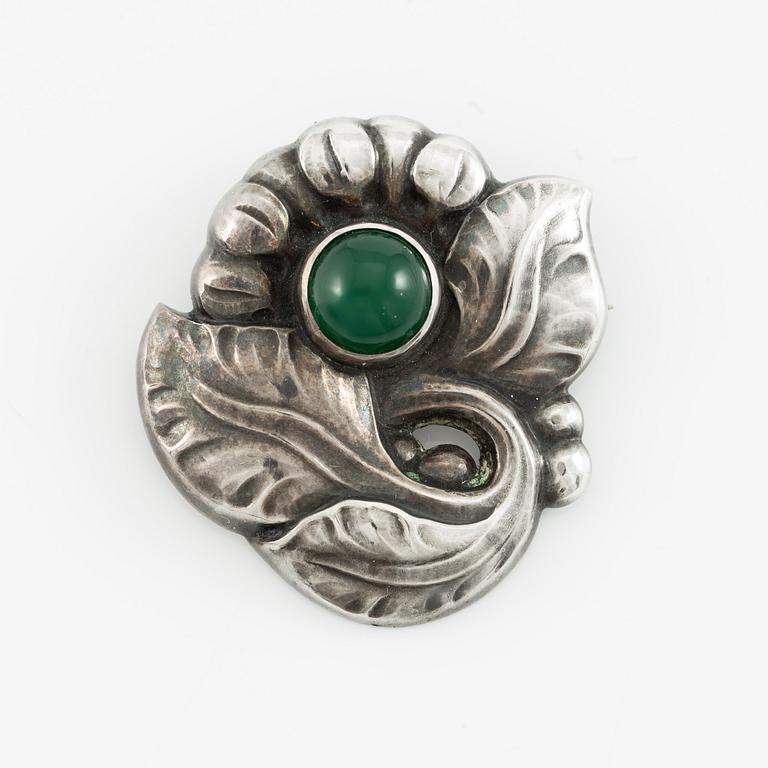 Georg Jensen, brosch, sterlingsilver med grön agat, Danmark efter 1945.