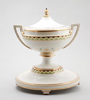 TERRIN MED LOCK OCH FAT, porslin, Wien, 1800-tal.