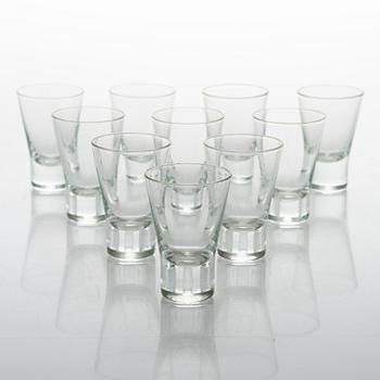 GÖRAN HONGELL, A glass table ware set of 16 pcs for Iittala, model "Aarne", designed in 1949.