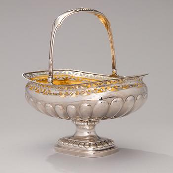 A RUSSIAN SWINGHANDEL BREADBASKET, silver, Tallinn (Reval), Friedrich Wilhelm Möring 1818-1828.