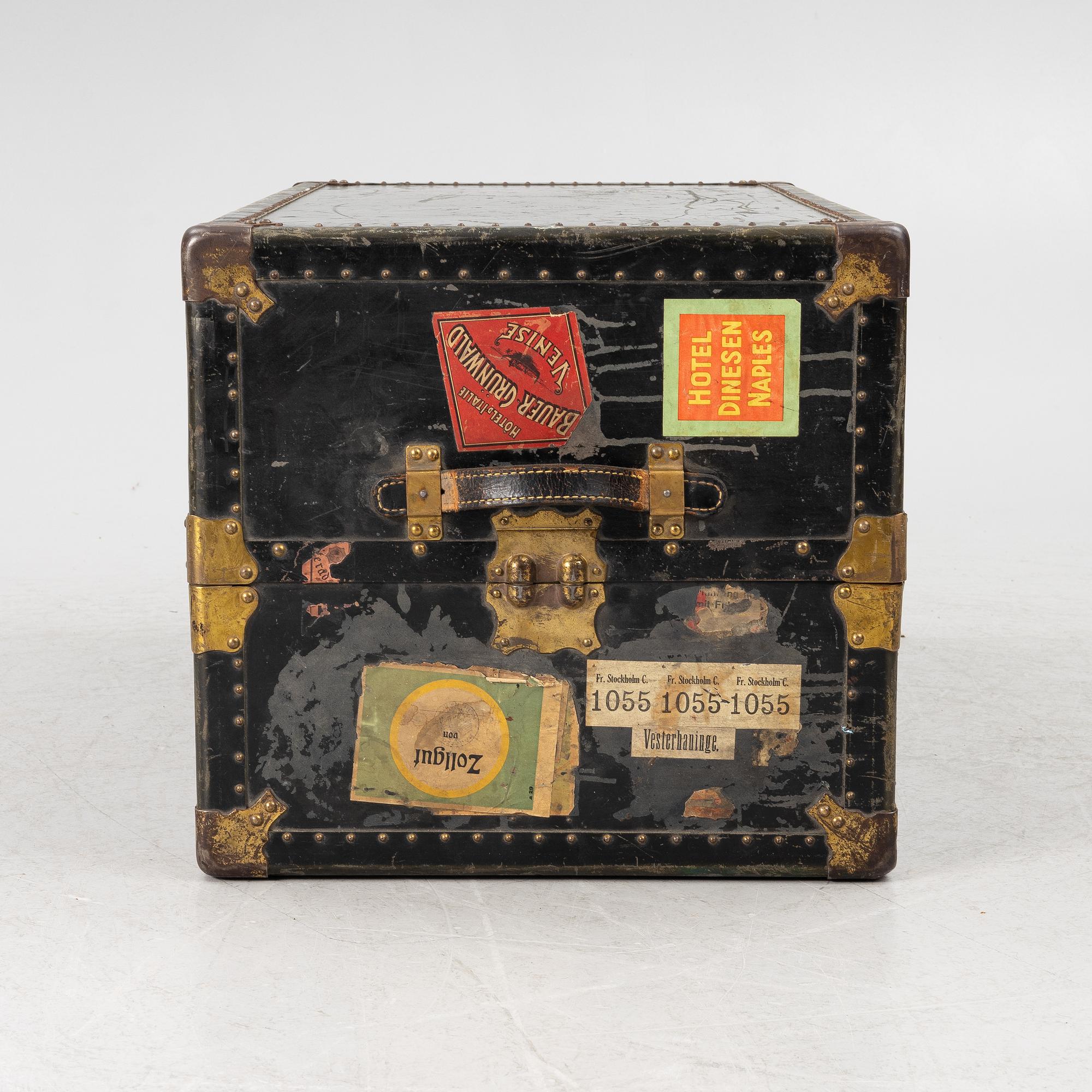 A trunk, 1920s/30s.