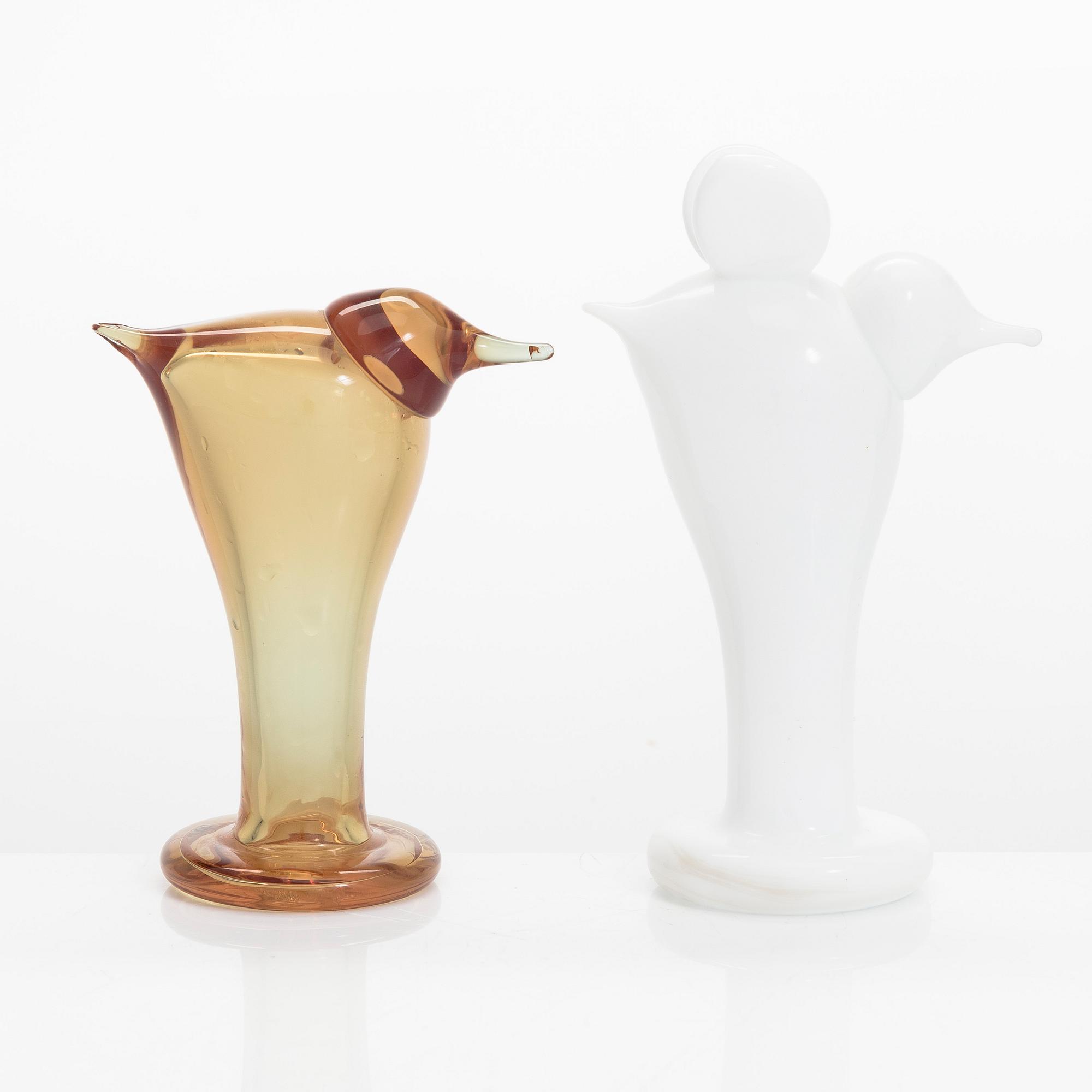 Oiva Toikka, a pair of glass birds. Signed O. Toikka Nuutajärvi.
