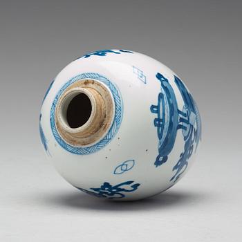 A blue and white tea jar, Qing dynasty, Kangxi (1662-1722).