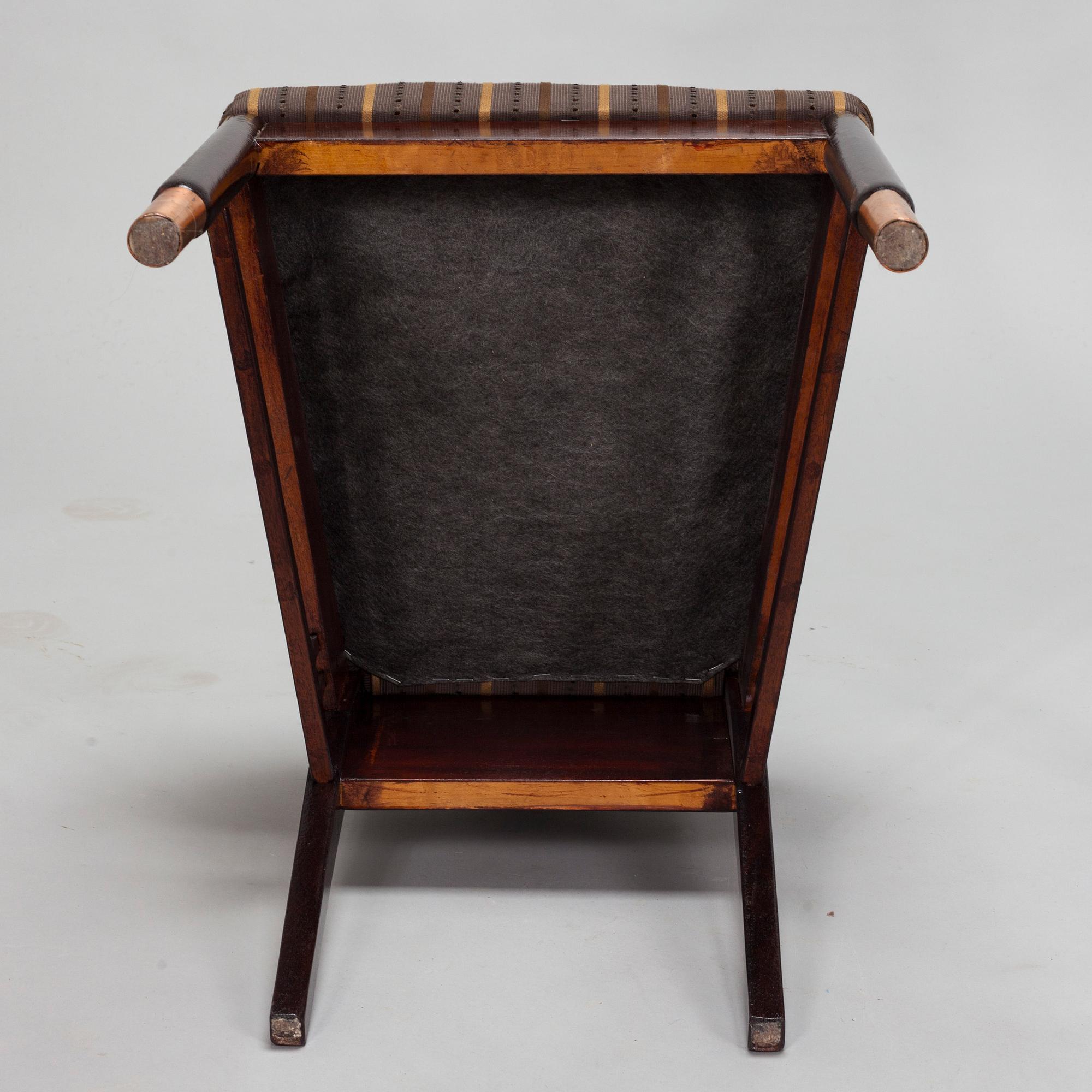 Bernhard Häkli, A Finnish Jugend table and six chairs, Vihdin Puuseppäin Huonekaluliike 1911.