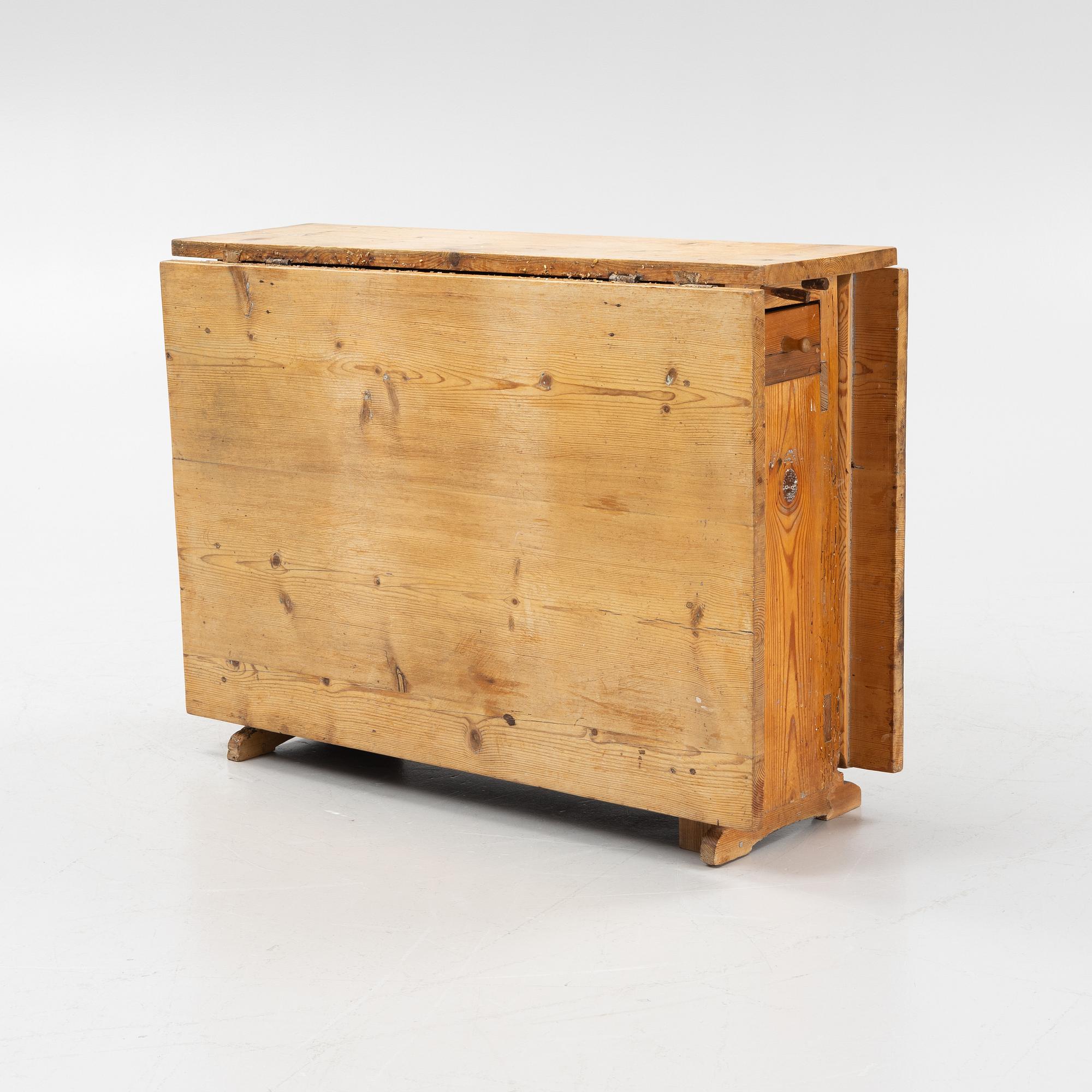 A pine gate-leg table, first part of the 19th century,