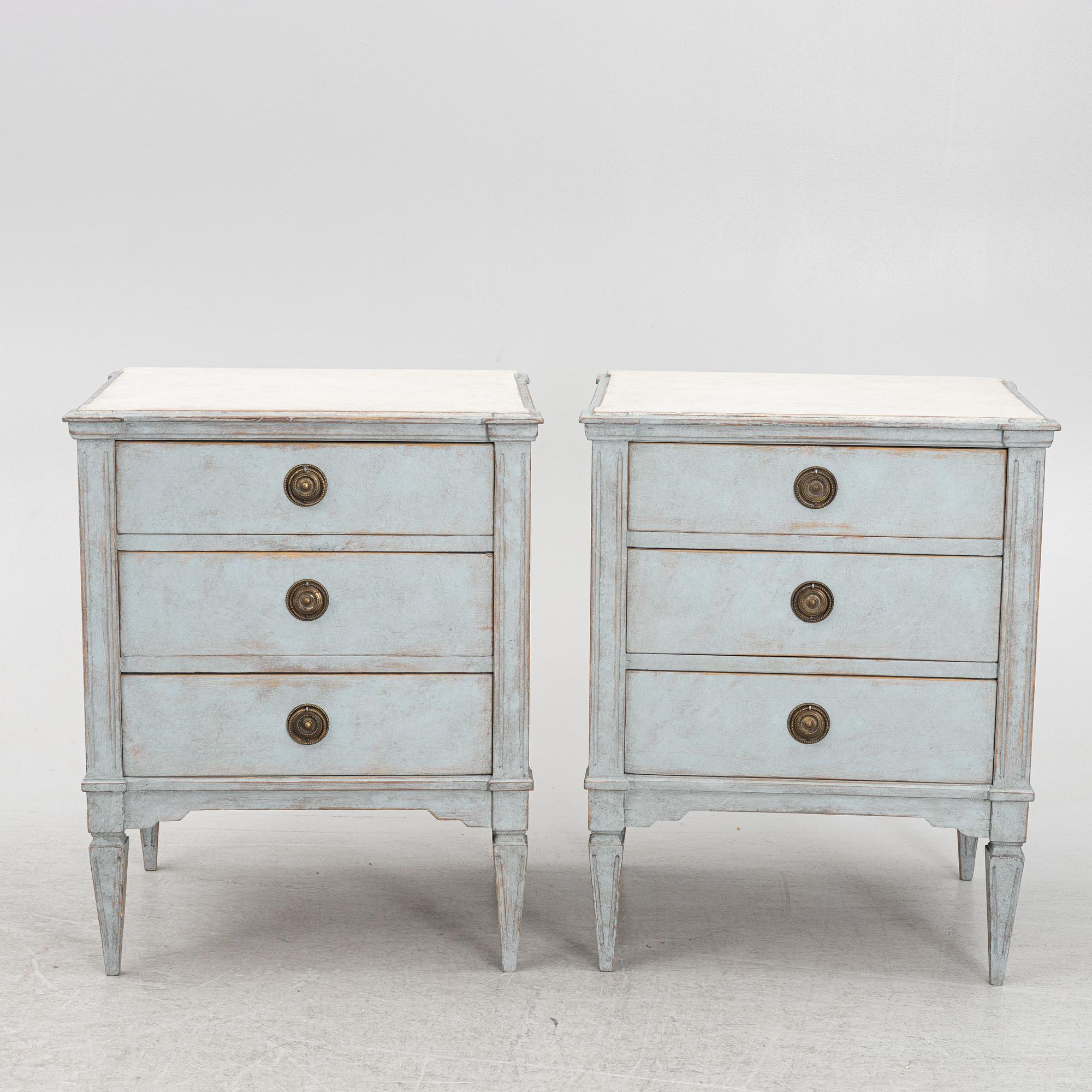 Chests of drawers, a pair, Gustavian style, 19th century.