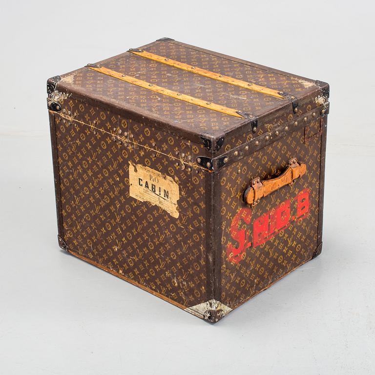 TRUNK Louis Vuitton.