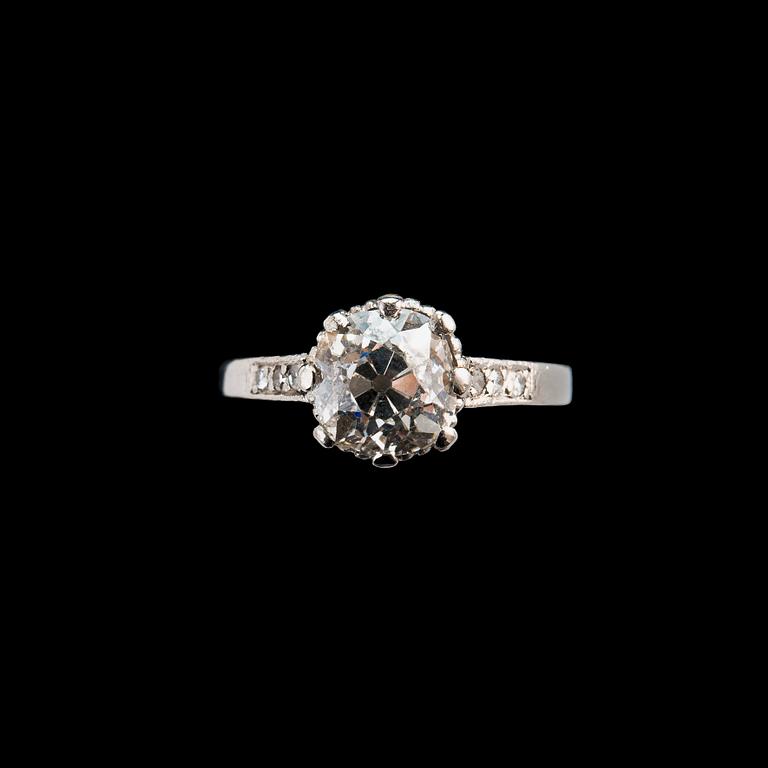 RING, antikslipad diamant 2.12 ct. Platina. Fahlström Stockholm 1954. Vikt 4,9 g.