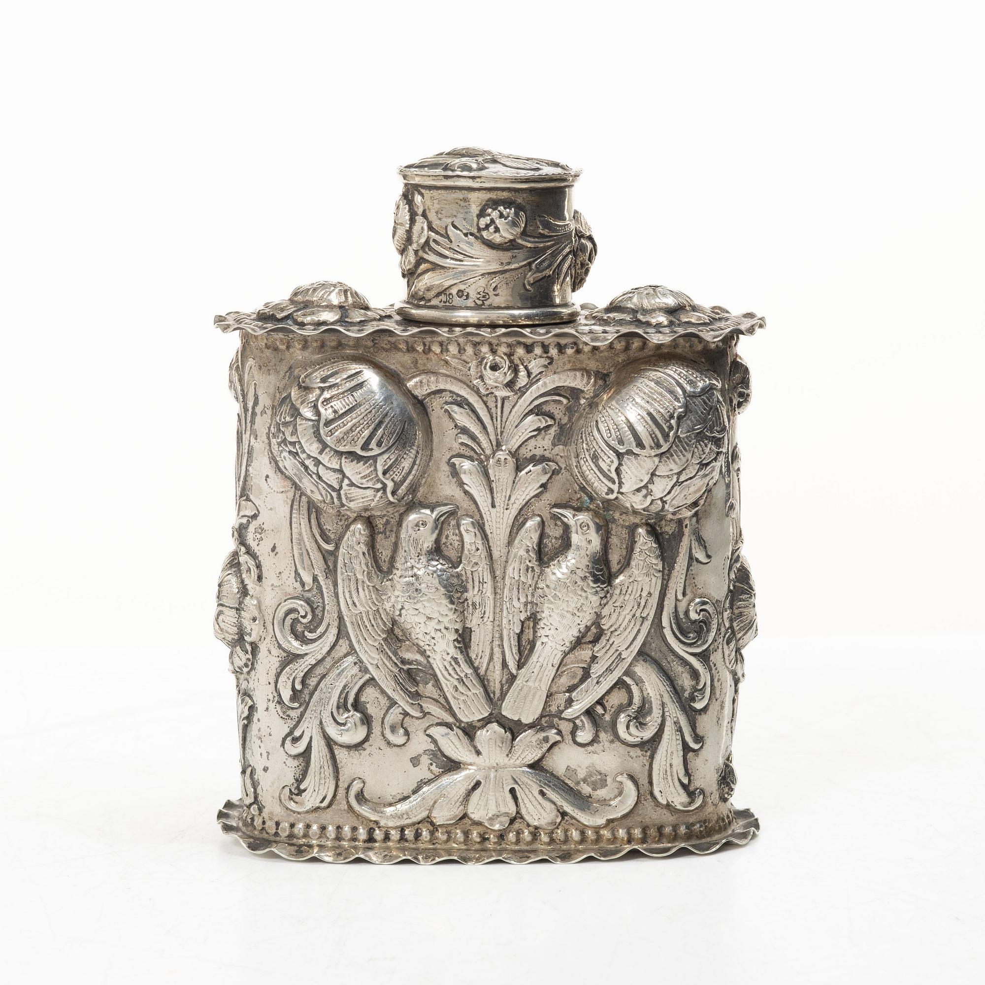 Silver tea caddy with lid, Baroque style, Germany, first half of the 20th century.