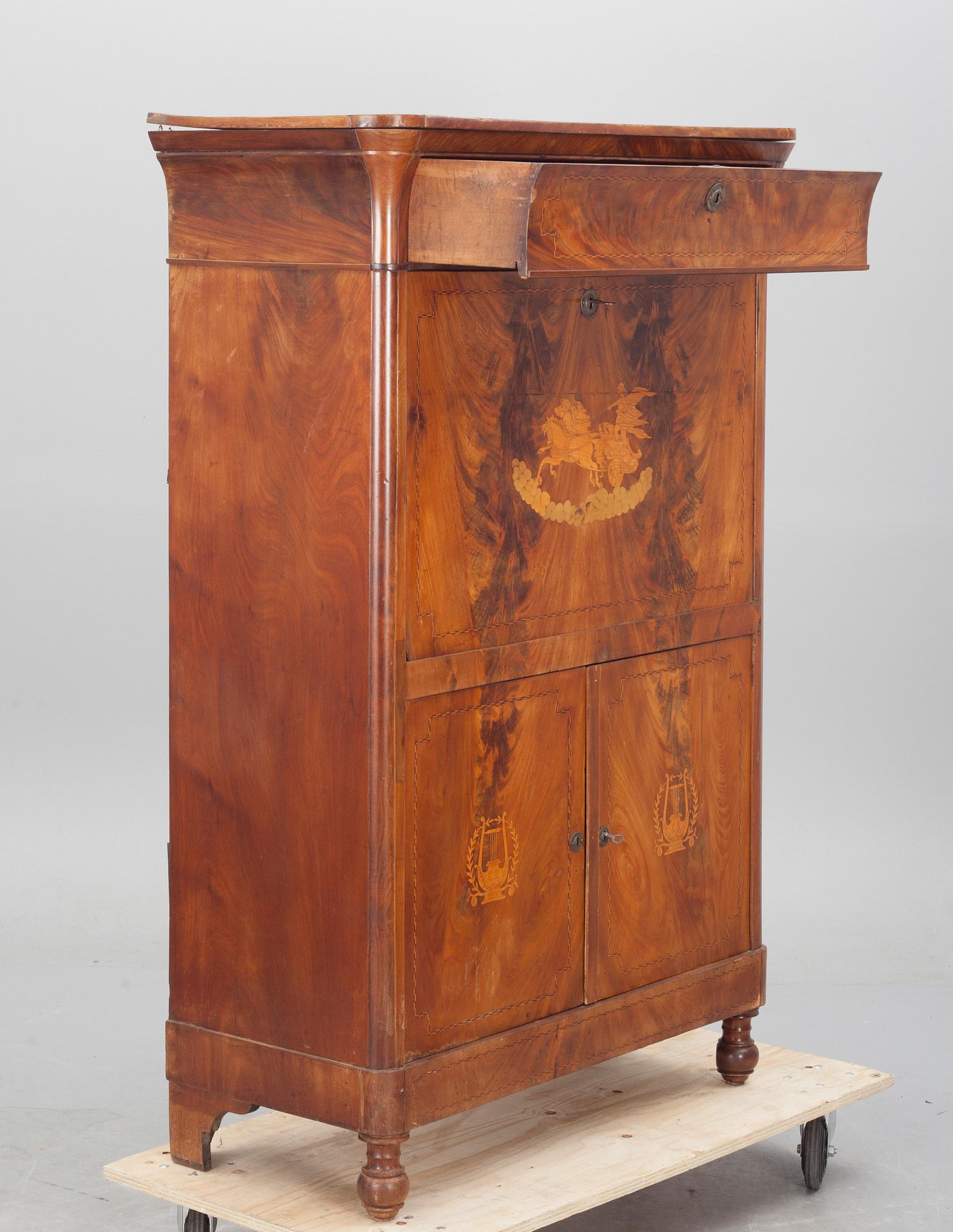 CHIFFONJÉ, Holland möjligen, 1800-tal.