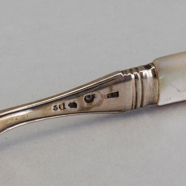 22 pieces silver and mother of pearl 1780s cuttlery, Stockholm and Paris.