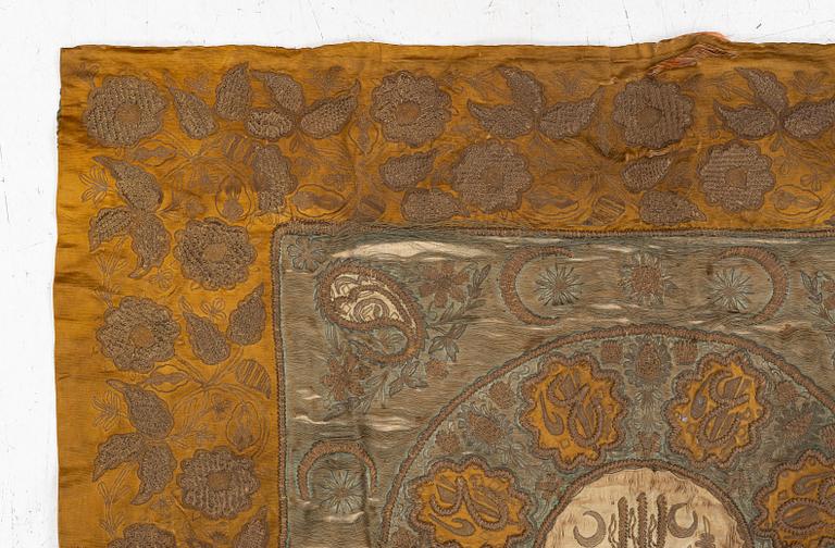 Broderi,  siden och metall, Osmanska riket, 1800-talets ca 120 x 100 cm.