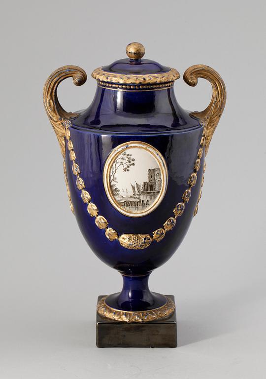 POTPOURRIURNA med LOCK, flintgods. Marieberg, troligen 1780-tal.
