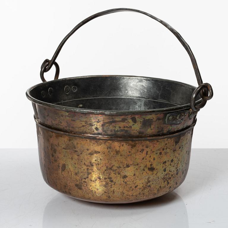 A set of three Swedish copper cauldrons, 18th / early 19th century.